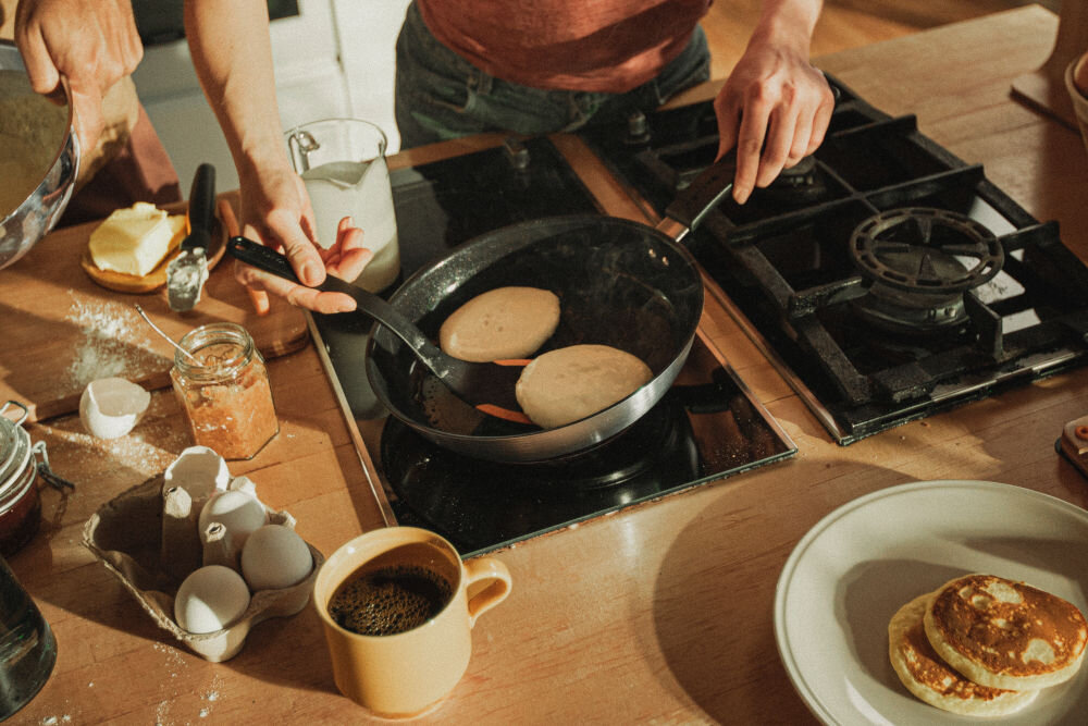 Patelnia FISKARS 1072310 24 cm trójwastwowe dno