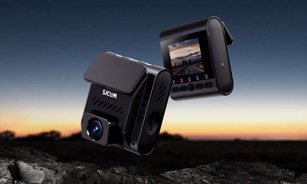 SJCAM M60 - wideorejestrator na tle nieba