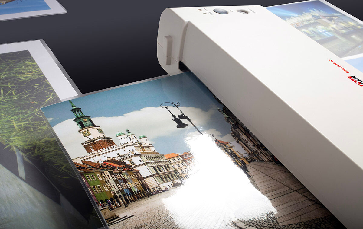 Folia do laminowania OPUS O.Pouch Super A3, 80 mic (100 szt.) błyszcząca przezroczysta właściwości antystatyczne 
					zgrzewana po krótkim boku wysoki połysk i sztywność zabezpieczenie przed uszkodzeniami mechanicznymi upływem czasu zabrudzeniami wilgocią promieniami UV