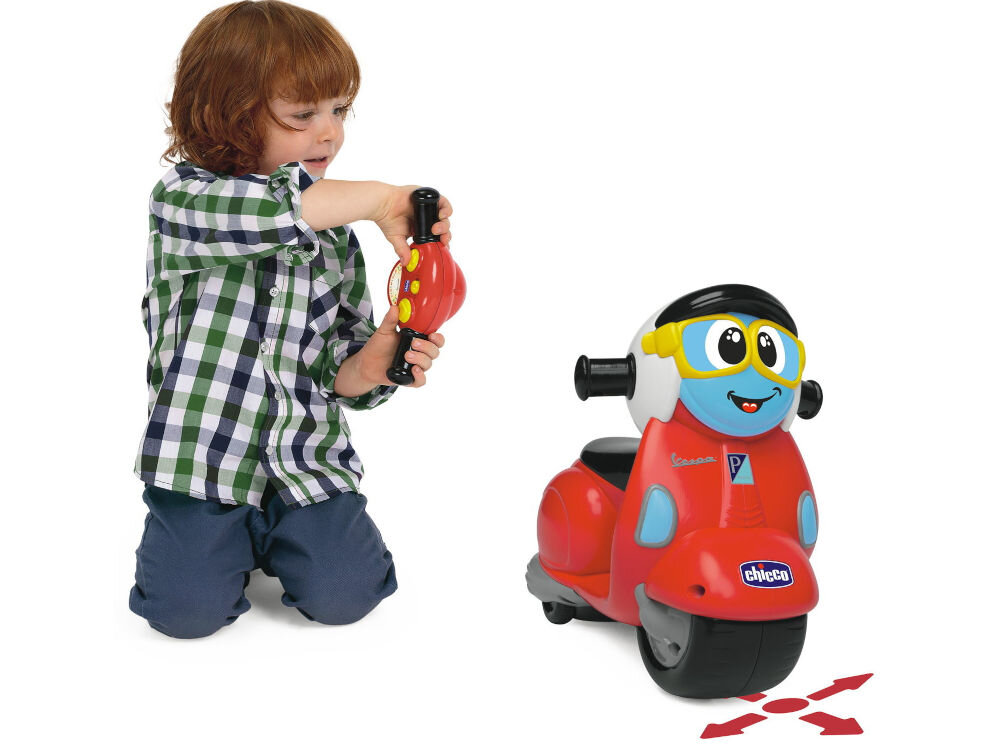 Motocykl zdalnie sterowany CHICCO Vespa Primavera 00010093000000 moduł częstotliwości radiowej 2,4 GHz stabilne połączenie uniknięcie zakłóceń ze strony urządzeń domowych płynna bezproblemowa zabawa zabawa kilkoma zabawkami jednocześnie zasięg pilota wynosi 7 metrów swoboda ruchu  