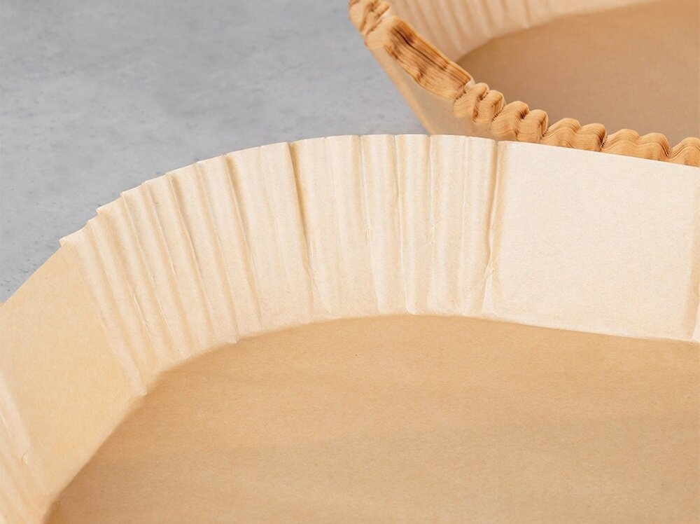 Papier do Air Fryer ORION 23 x 23 cm 50 sztuk widoczne karbowane brzegi wkładu, dopasowanie do frytkownicy