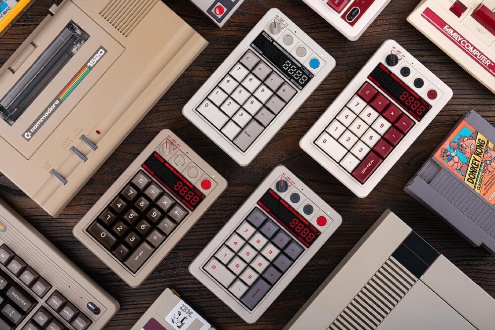 Klawiatura 8BITDO Retro 18 C64 wyświetlacz informacje