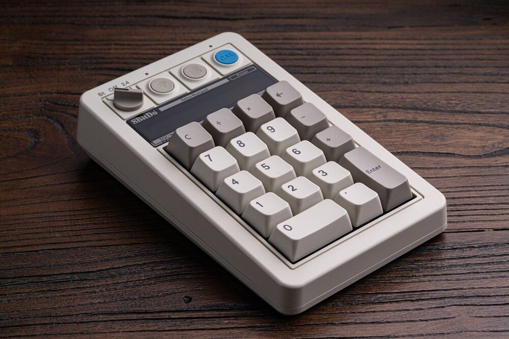 Klawiatura 8BITDO Retro 18 M wygląd styl design nakładki materiały
