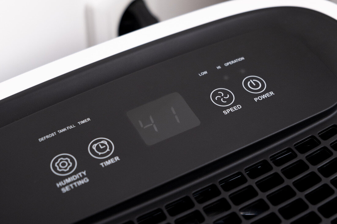 Osuszacz ELDOM OP1130 Luxi Lite Cicha intuicyjna praca komfortowe środowisko panel sterowania wskaźnik wilgotności elektroniczna regulacja poziom wilgotności dostosowanie potrzeby funkcja opóźnionego startu timer czas