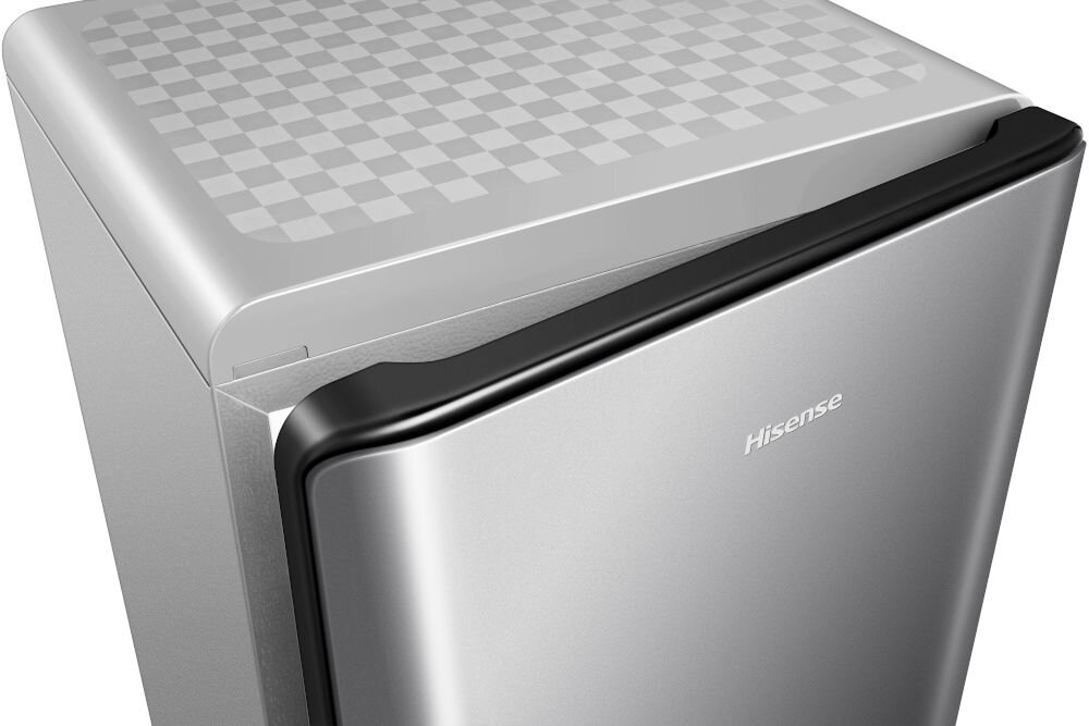 Lodówka HISENSE RR106D4CDE 86.7cm Srebrna lodówka w kolorze srebrnym uchylona jasny napis białe tło eleganckie urządzenie chłodnicze w każdej kuchni kompaktowe wymiary (48 cm szerokości, 45,1 cm głębokości i 86,7 cm wysokości) pojemności i funkcjonalności srebrne, lakierowane drzwi stylowy wygląd przemyślany układ wnętrza wygoda codziennego użytkowania 