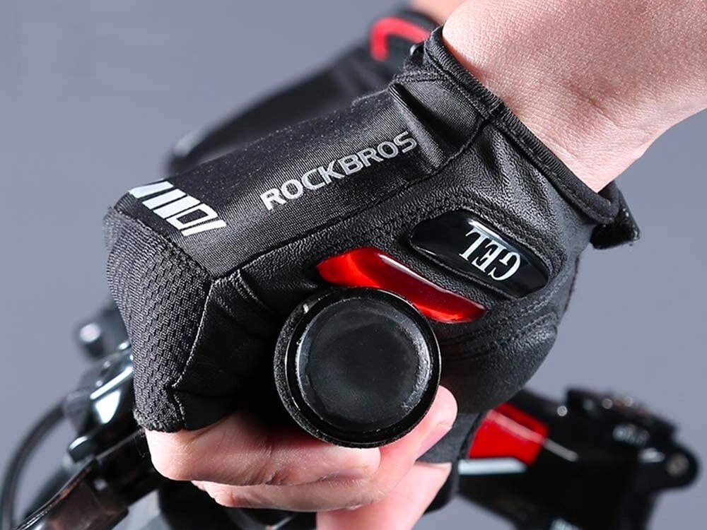 Rękawiczki rowerowe ROCKBROS S143-BK (rozmiar L), Chwyt, przyczepność, kontrola, stabilność, Mocny chwyt kierownicy w czarnej rękawiczce.