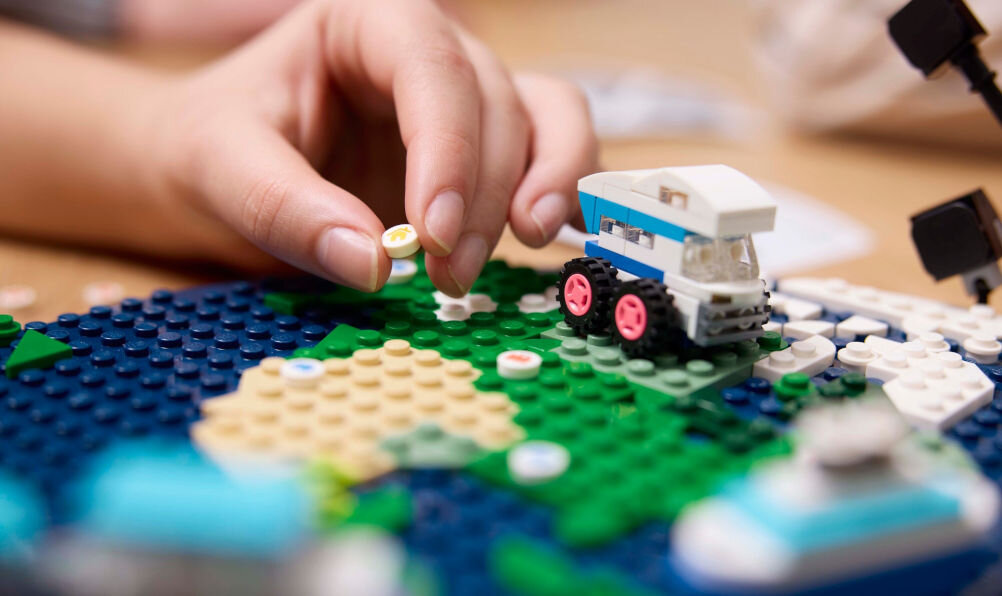 LEGO 41838 Wspomnienia z podróży własna mapa świata możliwość dzielenia na kontynenty dodawania ulubionych miejsc