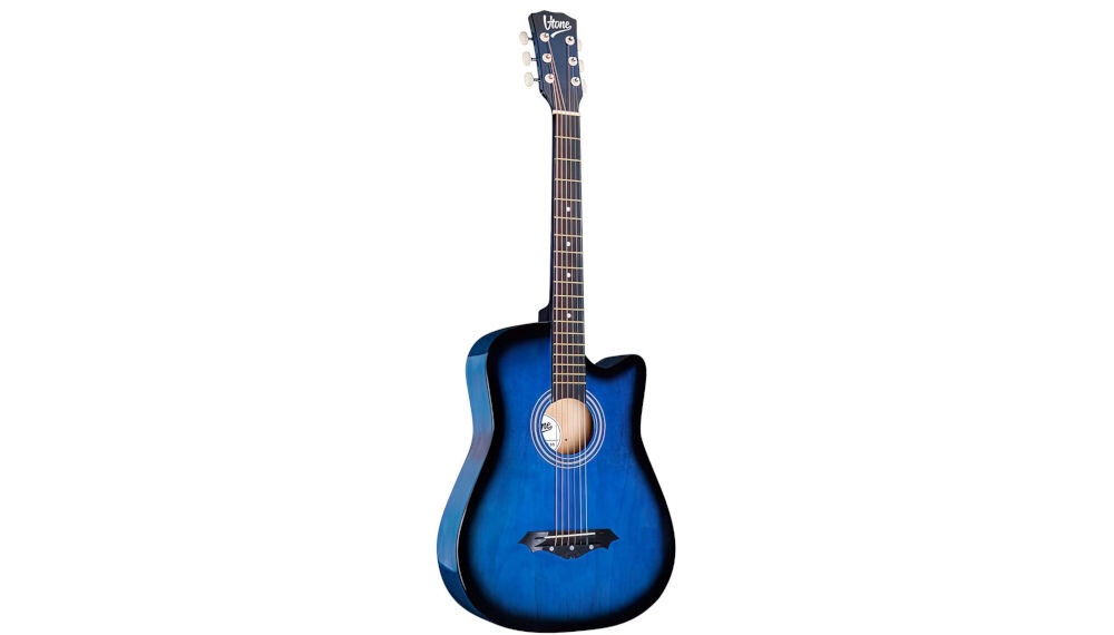 Gitara V-TONE AG One pokrowiec pasek zapasowe struny zestaw akcesoriów, gitara akustyczna po skosie na białym tle