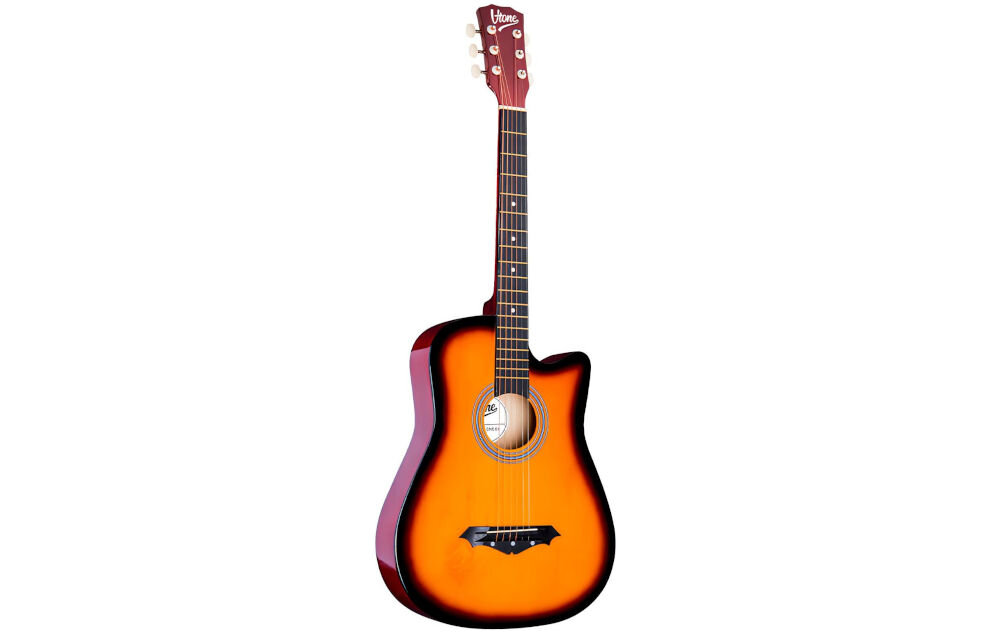 Gitara V-TONE AG One drewno lipowe okoume stalowe struny 18 progów menzura 630 mm, gitara akustyczna po skosie na białym tle