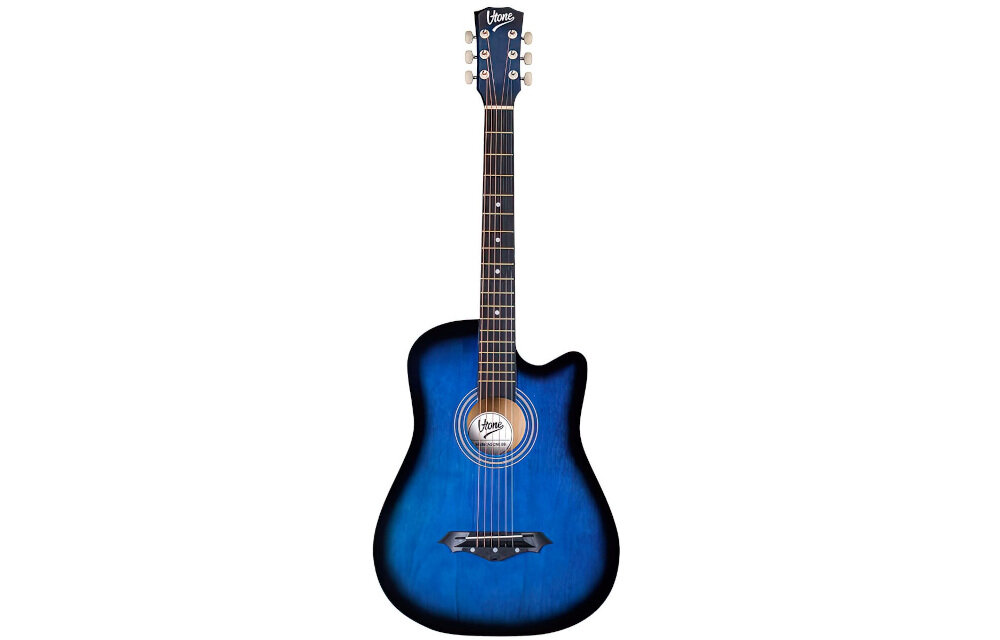 Gitara V-TONE AG One podstrunnica tworzywo mostek czarny siodełko ABS, gitara akustyczna po skosie od frontu na białym tle