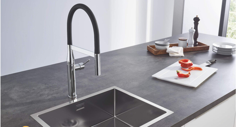 Bateria GROHE Essence 30294DC0 wygląd całościowy obrotowa wylewka korzystanie wygoda obracanie SilkMove kontrola precyzja design dźwignia