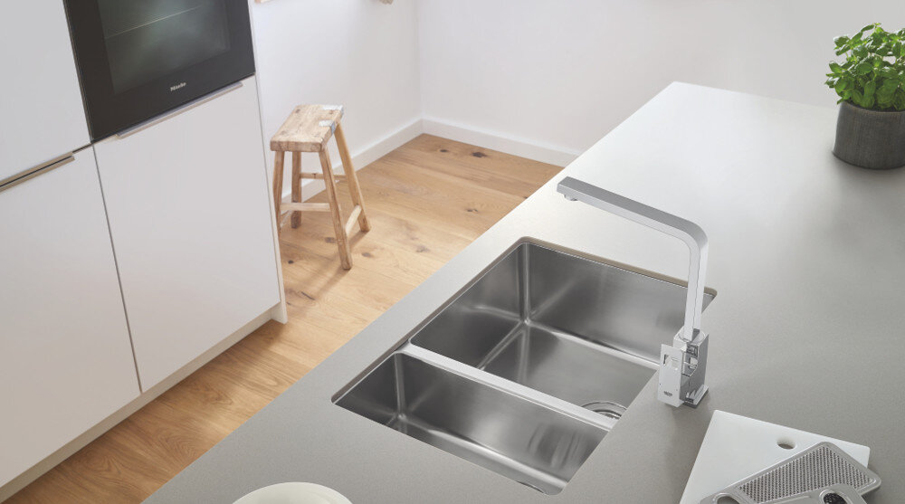 ZLEWOZMYWAK GROHE K700U 59,5X45 CM 31577SD1 STALOWY lifestyle blat kuchnia nóż deska warzywa naczynia bateria kuchenna