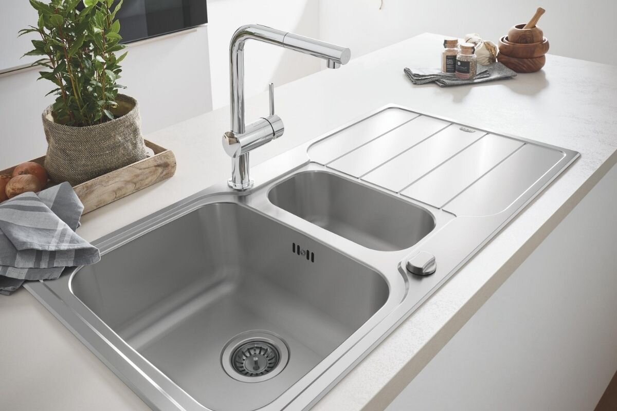 BATERIA KUCHENNA GROHE MINTA 32168000 Przekrojowy diagram pokazujący warstwową budowę powłoki armatury z mosiądzu, niklu, chromu Grohe Long-Life ceramiczna głowica trwałość odporność precyzja czyszczenie kolor chrom