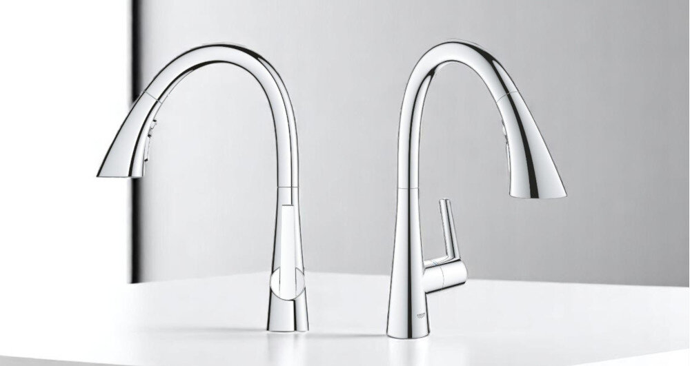 BATERIA KUCHENNA GROHE ZEDRA 32294002 CHROM lifestyle jasne tło roślina zieleń w tle Minimalistyczny design wygląd styl urok powłoka chrom line-height odporna na zarysowania