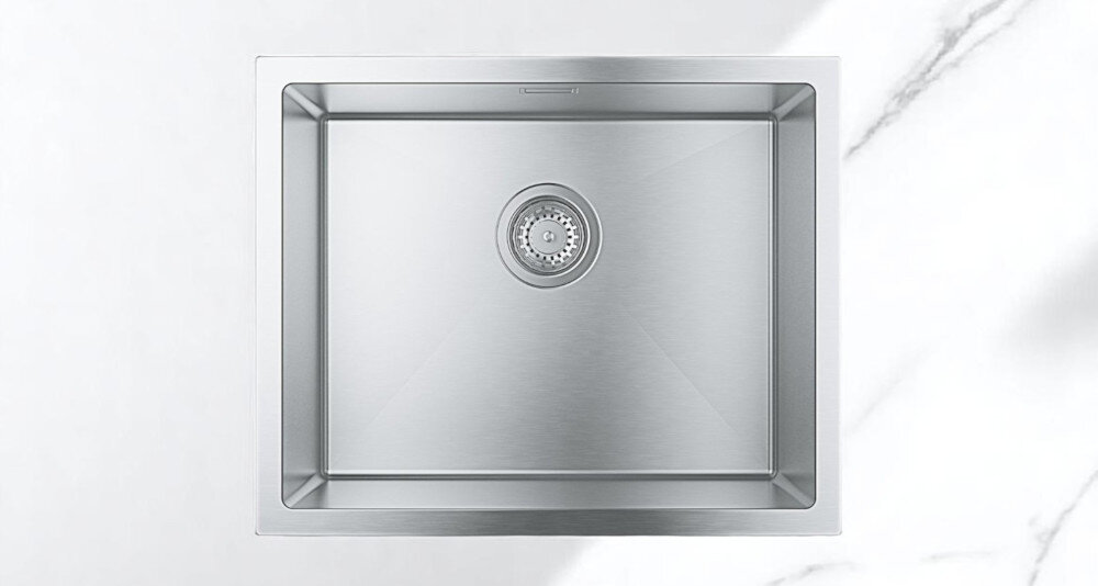 ZLEWOZMYWAK GROHE K700 55X45 CM 31726SD0 STALOWY front marmurowe jasne tło Niezwykle trwały materiał wytrzymałość stal nierdzewna półmatowe wykończenie odporność na uszkodzenia właściwości antybakteryjne