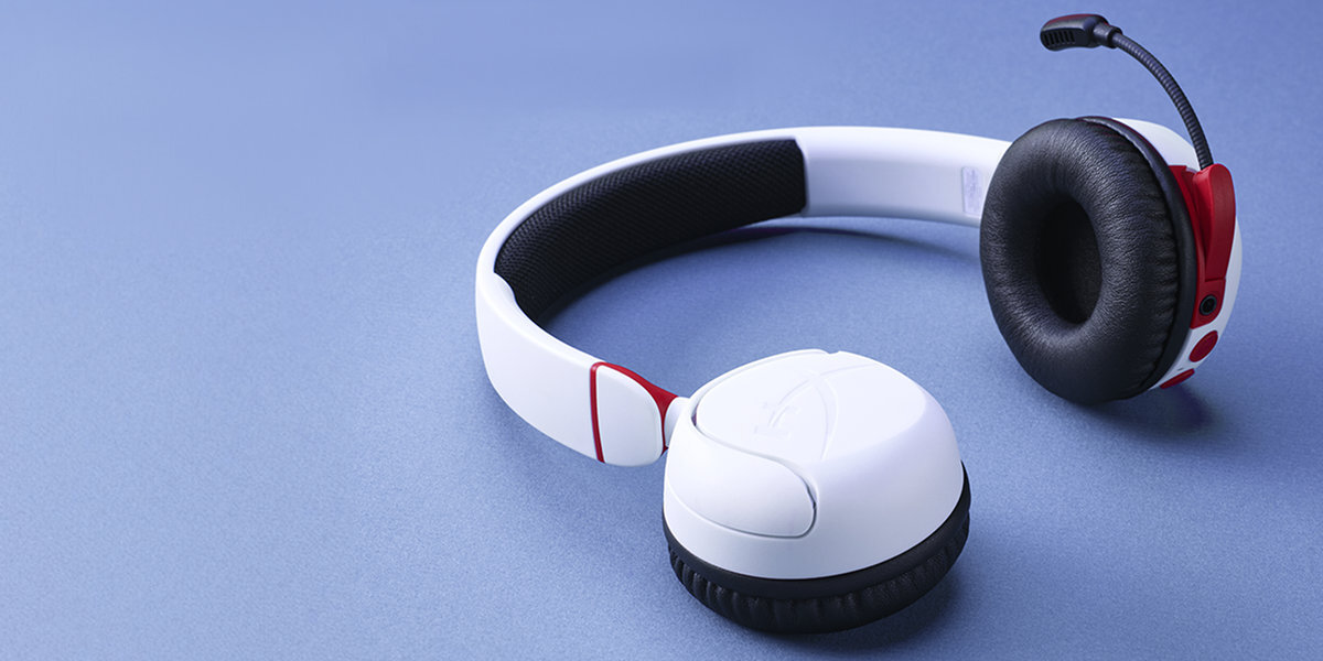HYPERX Cloud Mini obrócić nauszniki klatce piersiowej ruchoma konstrukcja - słuchawki na niebieskim tle