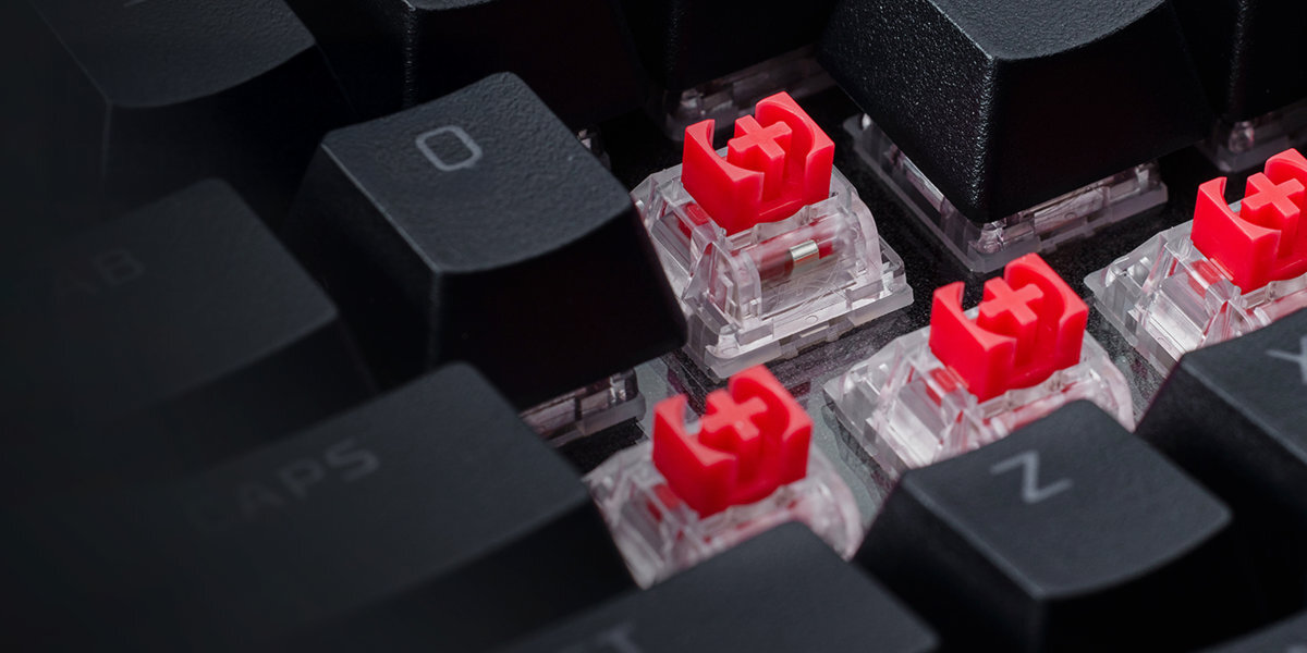 HYPERX Alloy Rise 75 Przełączniki liniowe HyperX półścienny trzonek z polioksymetylenu fabrycznych nakładek HyperX PBT fabrycznemu smarowaniu odporne na zużycie 80 milionów naciśnięć - zbliżenie na przełączniki