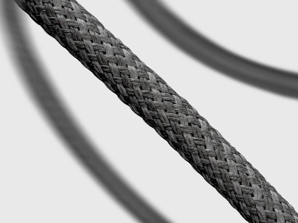 Kabel SBS USB-C umożliwia szybkie ładowanie i transfer danych.