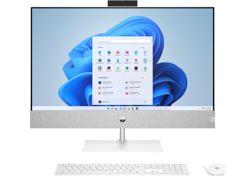Komputer HP Pavilion 27-ca2092nw Widok od przodu na komputer typu all-in-one z wyświetlonym systemem operacyjnym, na biurku leży klawiatura i mysz w kolorze białym, recykling, ekologia