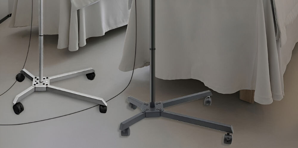 Lampa LED do paznokci MICHAEL MARINELLI GX530R Biały zbliżenie na kółka Biały kolor czarna i biała konstrukcja praktyczne kółka wyjątkowa mobilność łatwe przemieszczanie z miejsca na miejsce użycie w różnych przestrzeniach kółka oferują stabilność szybkie wygodne dostosowanie pozycji