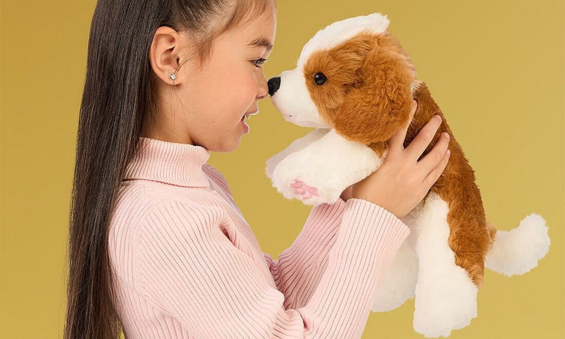 Zabawka interaktywna COBI Little Live Pets Piesek z transporterem MO-26548 Przytulny milusiński reakcja dźwięk drapanie naciśnięcie nosek wąchanie karmienie butelka