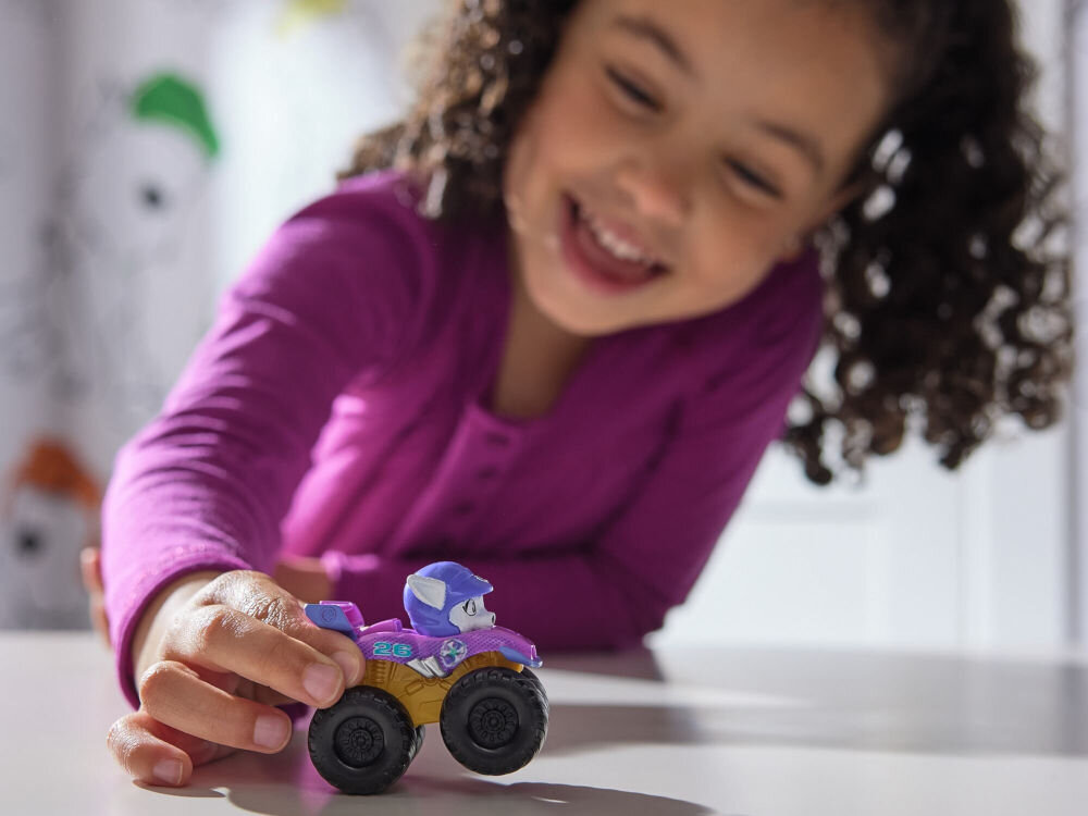 Zestaw pojazdów SPIN MASTER Psi Patrol 6070169 Każdy samochód wyścigowy Patrolu wyścigowego ma 6,5 cm długości i 5 cm wysokości