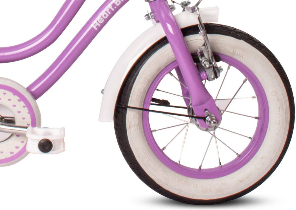 Rower dziecięcy SUN BABY Heart bike 12 cali dla dziewczynki Fioletowy zbliżenie na przednie koło zdjęcie na białym tle koła w rozmiarze 12 cali aluminiowe obręcze dobra przyczepność aluminiowe obręcze zachowanie regularnego kształtu kół stabilne trzymanie opony bezpieczna jazda błotniki elegancki osłaniają odzież wygląd regularne sprawdzanie ciśnienia powietrza wartość na bocznej części opony