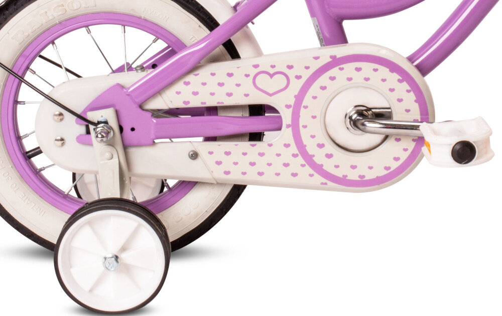 Rower dziecięcy SUN BABY Heart bike 12 cali dla dziewczynki Fioletowy zbliżenie na kółka boczne i osłonę łańcucha zdjęcie na białym tle boczne kółka asekurują dziecko w początkowej fazie nauki boczne kółka można łatwo usunąć osłona łańcucha grafika w serduszka zabezpiecza łańcuch przed brudem