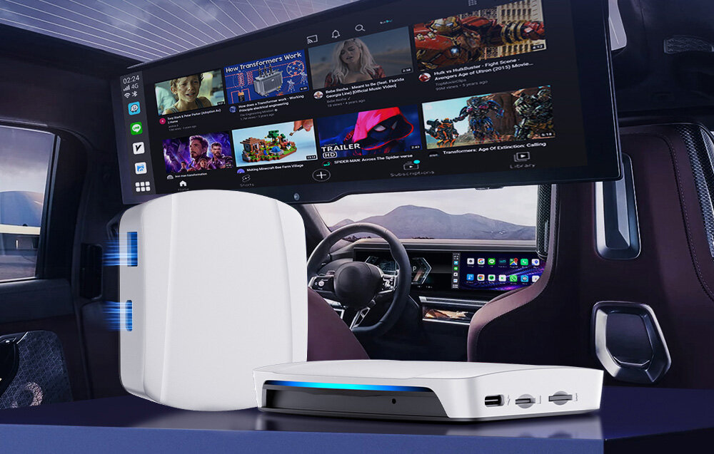 Adapter CARLINKIT CPC200-Tbox - Dużo możliwości w aucie, adapter stojący na blacie, w tle wnętrze auta