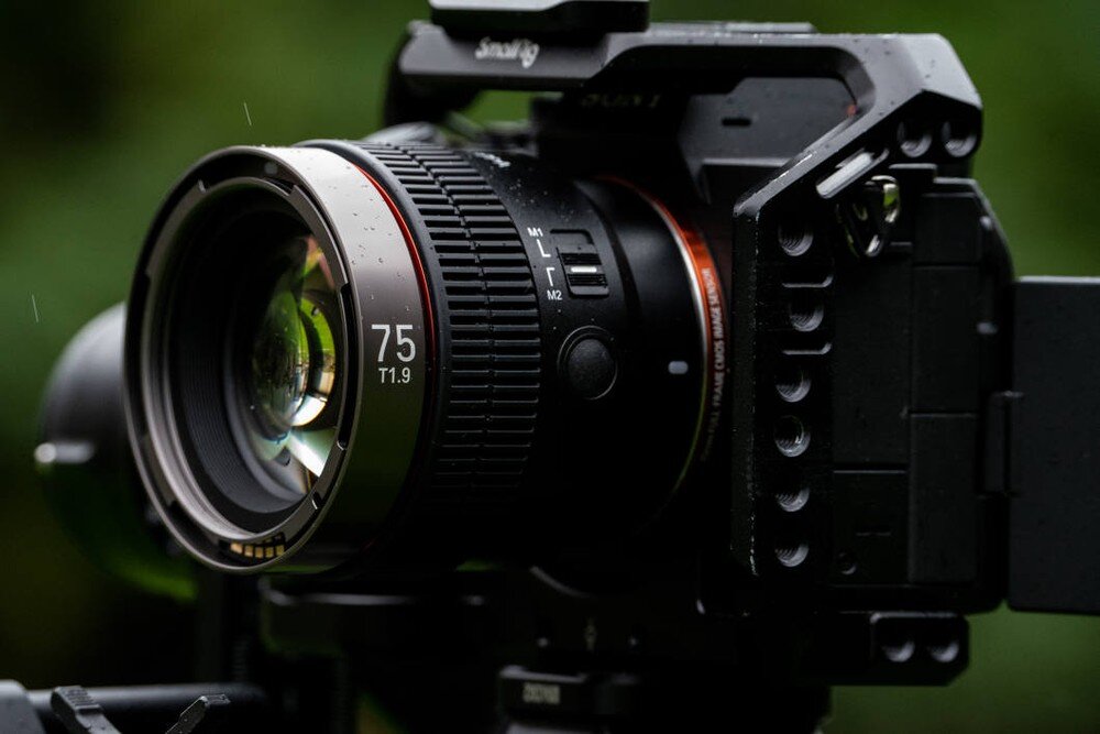 Obiektyw SAMYANG V-AF 75 mm T1.9 opis