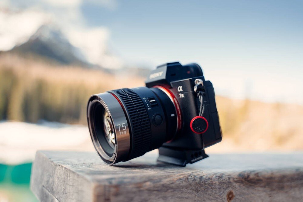 Obiektyw SAMYANG V-AF 75 mm T1.9 precyzja