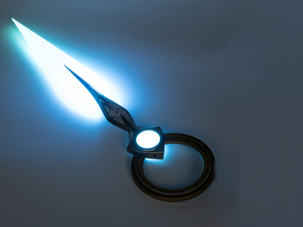 Dragon Age: Straż Zasłony Edycja Kolekcjonerska replika dzierżonego przez protagonitę gry sztyletu w skali 1:1 ok. 55,88 cm