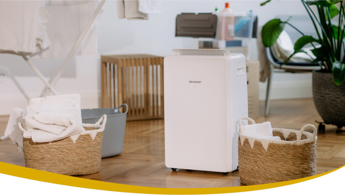 Osuszacz SHARP UD-P164P-W Kompaktowe wymiary obrotowe kółka wygodne uchwyty panel sterowania biały wyświetlacz zbiornik pojemność wygoda użytkowanie komfort