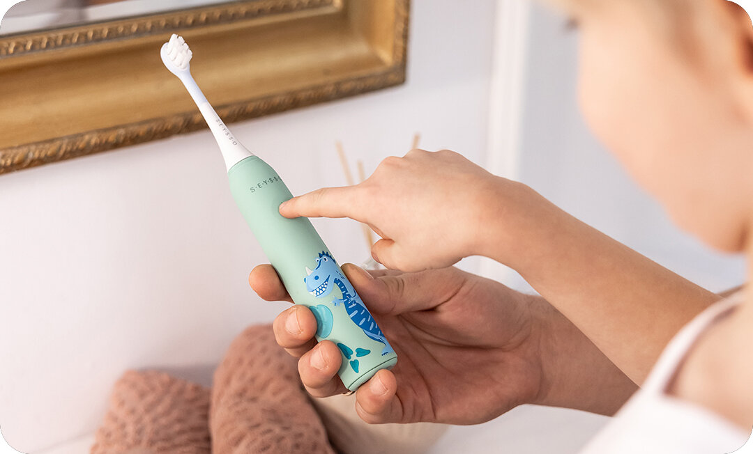 Szczoteczka soniczna SEYSSO Kids Dinosaur Niebieski Dopasowana do małych dłoni Miękka w dotyku rękojeść Technologia soniczna wykonuje 70 000 ruchów na minutę Timer wodoszczelność IPX7