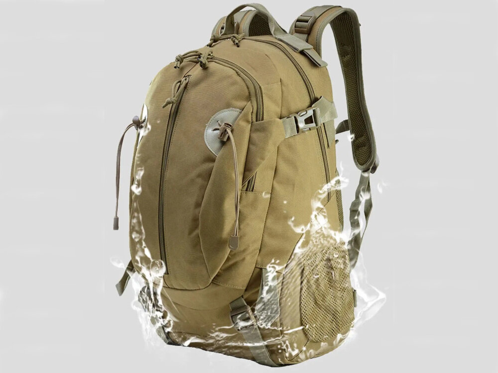 Plecak EXTRALINK MIL-1120 Zielony plecak na szarym tle widoczny od przodu pod skosem wokół grafika wody z wytrzymałego poliestru 900D z wodoodporną powłoką wewnętrzną chroni zawartość przed deszczem i zabrudzeniami wysoka odporność na przetarcia i rozdarcia