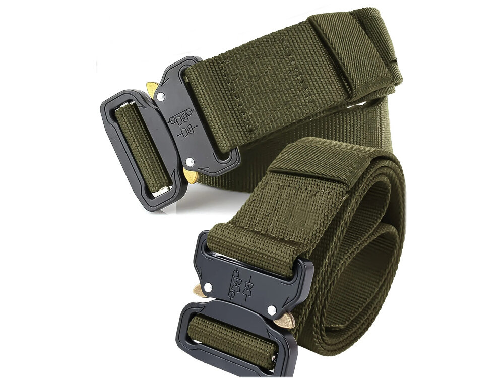 Pas taktyczny EXTRALINK Military MIL-675 Zielony pas na białym tle w dwóch ujęciach od przodu pod skosem zbliżenie na klamrę klasyczny militarny wygląd uniwersalny design o szerokości 37 mm funkcjonalność estetyka materiał odporny na wilgoć i wodę trwałość