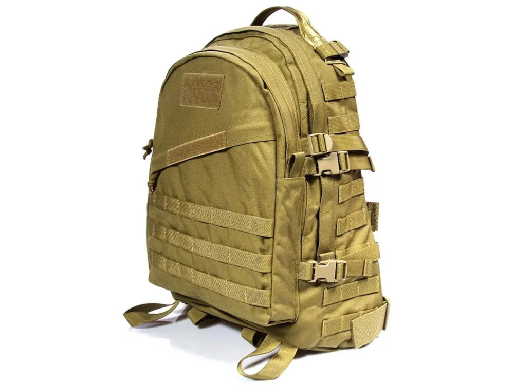 Plecak EXTRALINK Military MIL-660 Brązowy plecak na białym tle widoczny od przodu system MOLLE umożliwia przypięcie dodatkowego wyposażenia funkcjonalność dopasować sprzęt do indywidualnych potrzeb system MOLLE