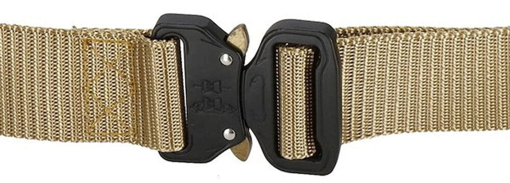 Pas taktyczny EXTRALINK Military MIL-674 Khaki zbliżenie na klamrę stop metali zastosowany w konstrukcji klamry odporność na obciążenia i uszkodzenia mechaniczne stabilne przyleganie pasa utrzymuje odzież na właściwym miejscu komfort ruchu i pewność działania