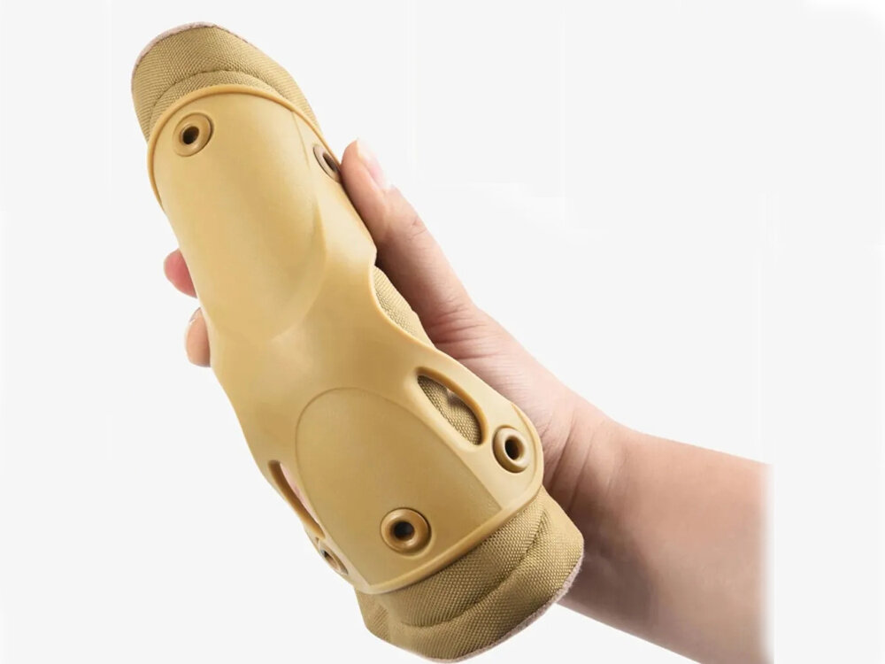 Zestaw ochraniaczy EXTRALINK ASG MIL-685 Brązowy jasne tło osoba ściska ochraniacz w dłoni w uniwersalnym rozmiarze regulacja elastyczne taśmy dla dorosłych dla młodszych użytkowników wymiary ochraniaczy na kolana wynoszą 20 x 15 cm wymiary ochraniaczy na łokcie mają wymiary 17,5 x 14 cm