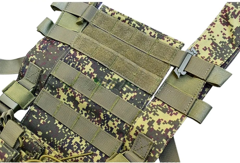 Kamizelka taktyczna EXTRALINK Airsoft ASG MIL-1123 Moro zbliżenie na szlufki i oczka system MOLLE swobodne rozmieszczenie zasobników i akcesoriów ułatwia dostosowanie sprzętu