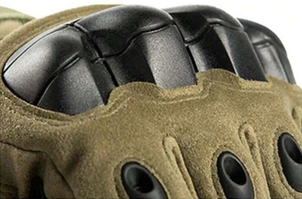 Rękawice taktyczne EXTRALINK MIL-681 (rozmiar XL) Zielony zbliżenie na obszycia na kłykciach białe tło obszycia na kłykciach rozciągliwy materiał naturalne zginanie palców komfort pracy precyzja ruchów użytkownik może wykonywać złożone czynności manualne bez ograniczeń