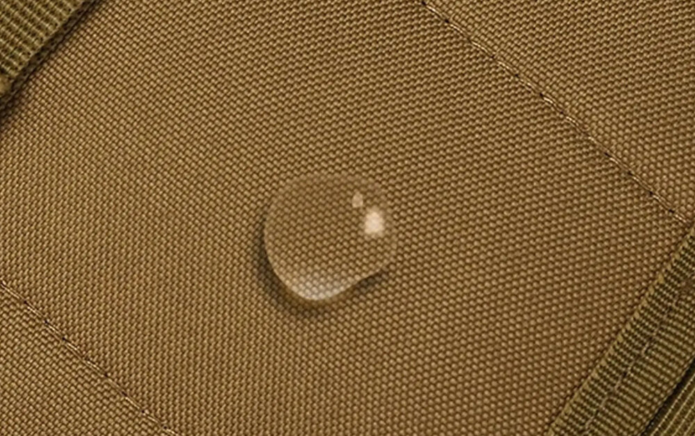 Saszetka EXTRALINK Military MIL-1118 zbliżenie na materiał na materiale kropla wody z tkaniny 600D Oxford wytrzymałość na przetarcia i warunki terenowe wodoodporność trwałość waga 500 g kolor khaki