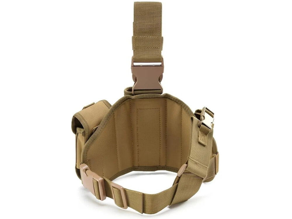 Saszetka EXTRALINK Military MIL-1118 sasz na białym tle widok od przodu dodatkowa kieszeń na magazynek ładownica na amunicję można mieć zapas przy sobie bez potrzeby noszenia osobnego pokrowca ułatwia organizację wyposażenia i przyspiesza dostęp do niezbędnych elementów w terenie