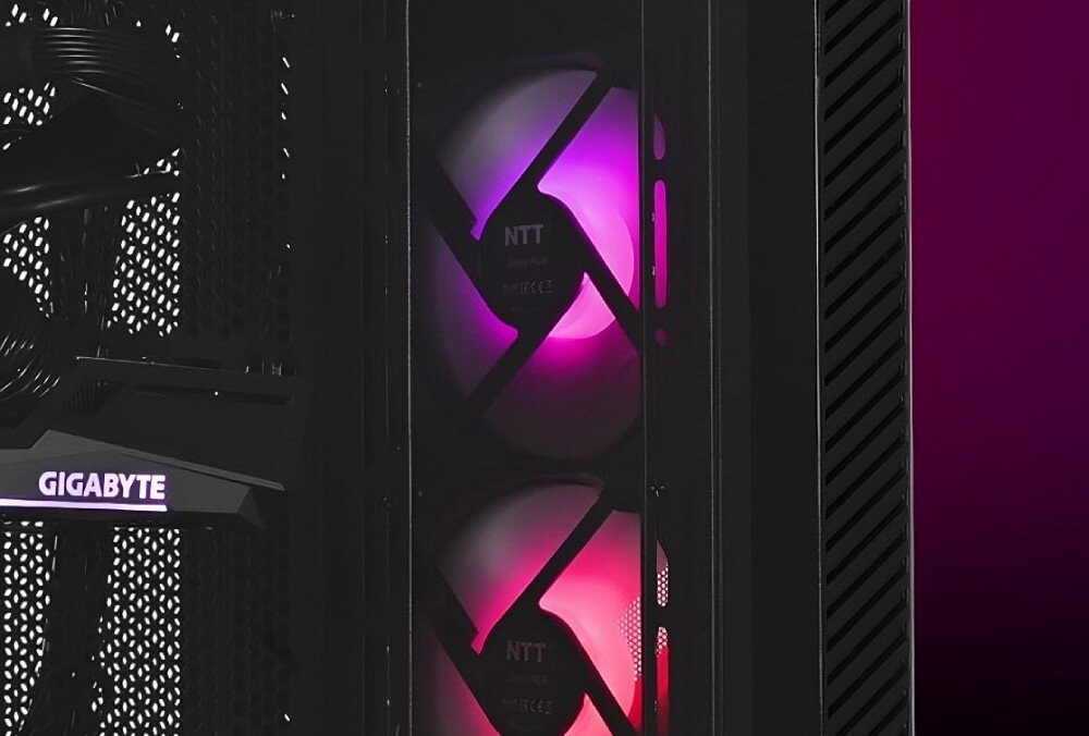 Komputer NTT Game Pro ZKG-I5H610K-TE02 zbliżenie na wentylatory z podświetleniem RGB chłodzenie temperatury