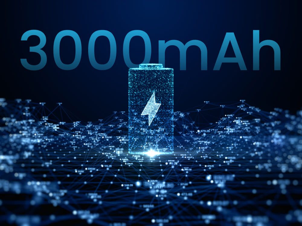 Router ZTE MF986C 4G LTE Cyfrowa ilustracja przedstawia ikonę baterii z symbolem błyskawicy oraz napis „3000 mAh” na tle niebieskiej siatki technologicznej. Obraz symbolizuje długie działanie routera bez potrzeby stałego zasilania, 