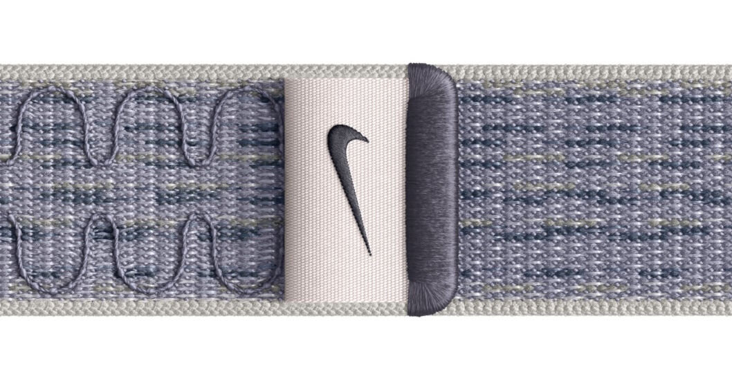 ddd opaska zawiera co najmniej 68% przędzy pochodzącej z poprzednich sezonów lekka oddychająca miękka z odważnym wzorem
					zapięcie na rzep pleciona zakładka logo Nike