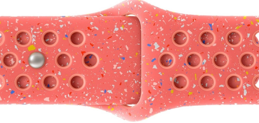 Pasek do Apple Watch Nike wzór z losowo ułożonych kolorowych płatków wykonany z co najmniej 30% fluoroelastomeru z recyklingu