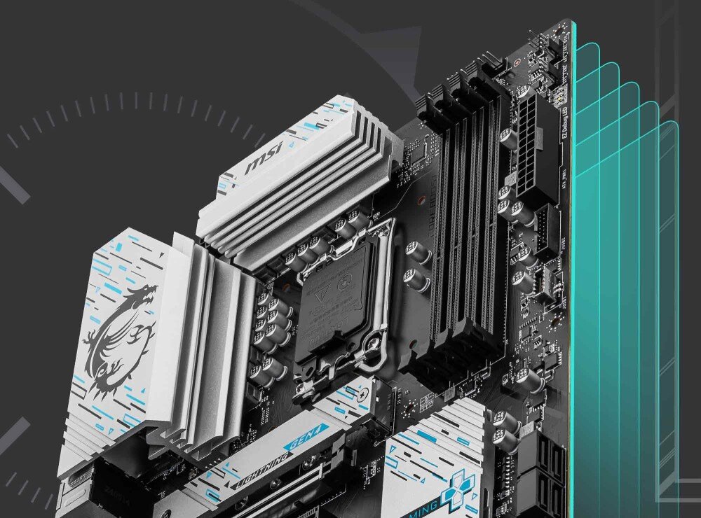 Płyta główna MSI B760 Gaming Plus WiFi DDR4 Widok pod kątem na górną część płyty z radiatorami, gniazdem procesora i czterema slotami pamięci, nałożona grafika symbolizująca wielowarstwową konstrukcję PCB, chłodzenie, radiatory, termopady, PCB