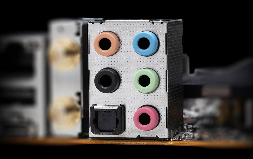 Płyta główna MSI B760 Gaming Plus WiFi DDR4 Zbliżenie na panel audio z pięcioma kolorowymi gniazdami jack i jednym portem optycznym