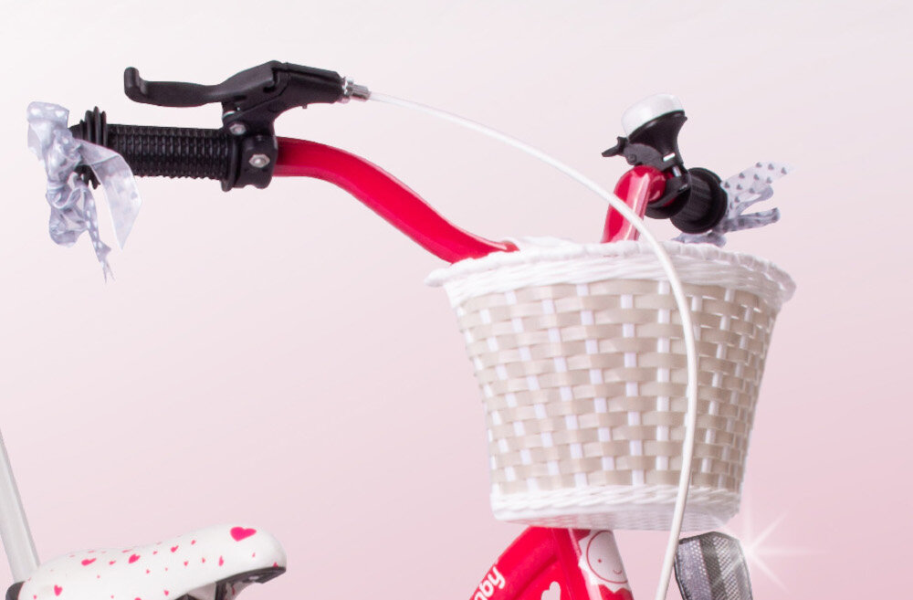 Rower dziecięcy SUN BABY Heart Bike 14 cali dla dziewczynki Malinowy zbliżenie na kierownicę widoczny koszyk brak uczucia dyskomfortu odpowiednia pozycja ciała uchwyty z antypoślizgowego materiału możliwość regulacji wysokości kierownicy w zakresie od 68 do 74 cm